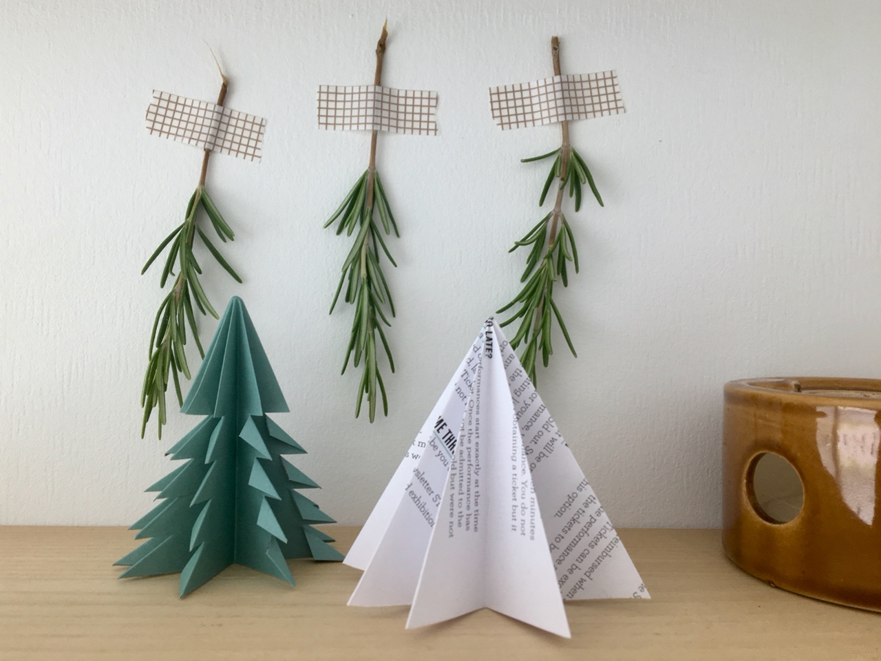 fluweel Jood operatie DIY-Kerstdecoratie uit oud papier, deel 1: eenvoudig boompje. - Appelzee